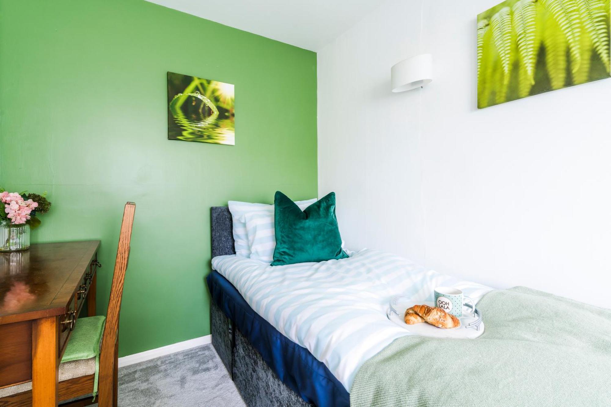 Leicester Oadby 4 Bed Home, 8 Guests, Park 5 Cars Екстериор снимка